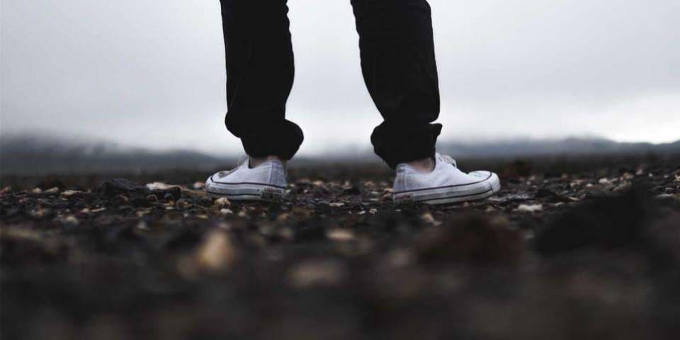 859p