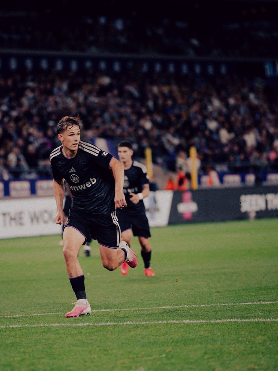 HSmrimBWUAAd he