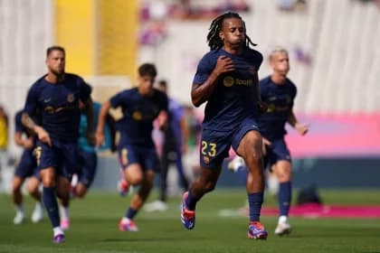 Flick's Focus on Unity Strengthens Barcelona Amid Challenges